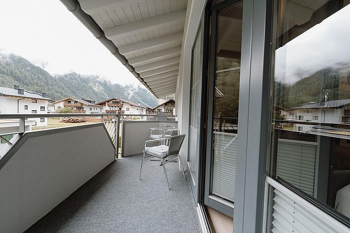 Balkon Apart THEO 89 m² für 1 - 4 Personen Balkon Apart THEO 89 m² für 1 - 4 Personen