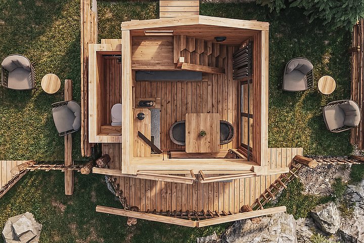 BergNest Sleep. With a view.