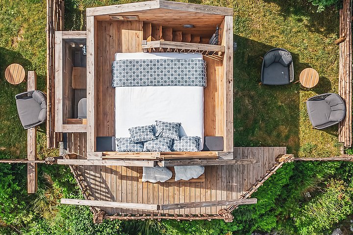 BergNest Sleep. With a view.